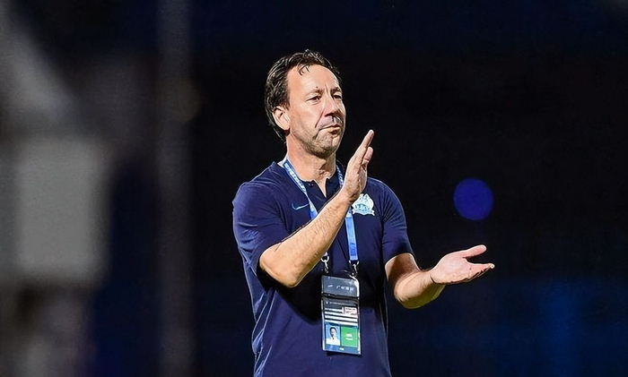 今晨荷甲传出新动向，休斯敦火箭官宣签约，管理层表态：目标明确，控场能力受关注的简单介绍