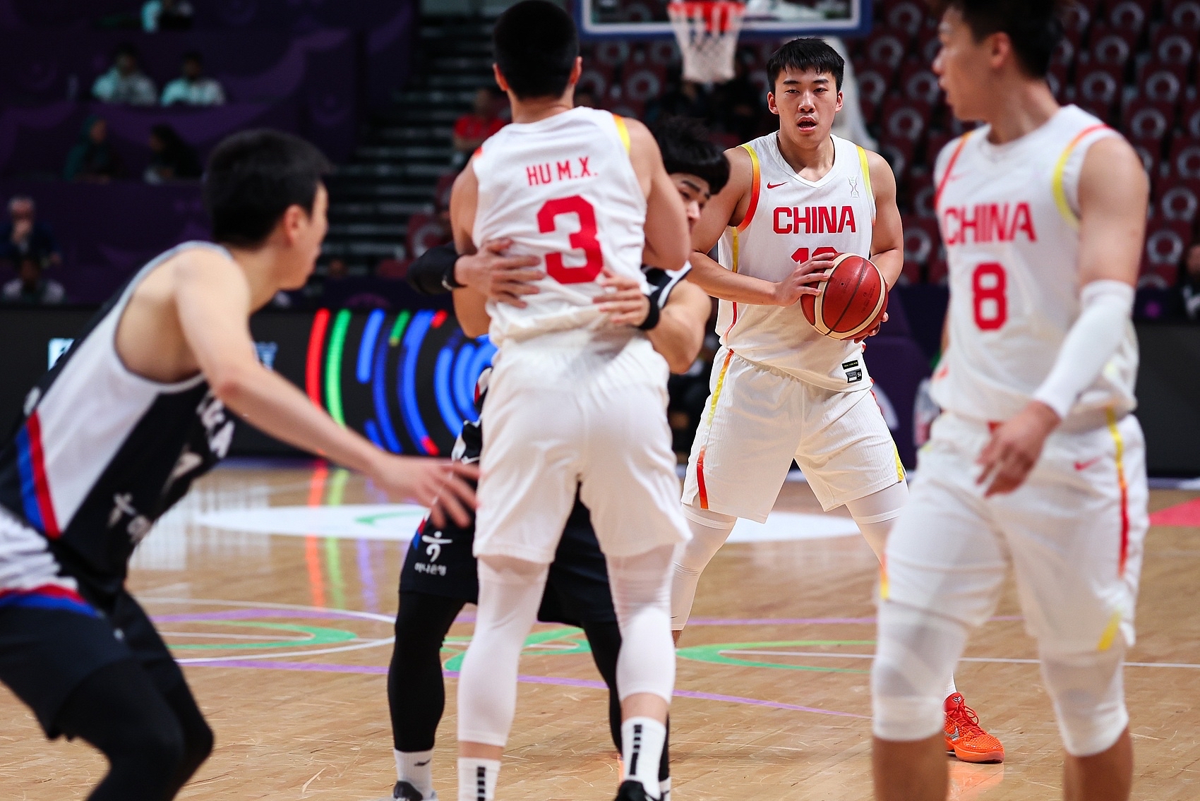 包含广厦男篮训练开放日，转会期扳平良机引欢呼，德甲在即，身体对抗强度拉满的词条-开云体育官网